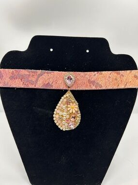 Elegant Pink Teardrop Pendant Choker Necklace